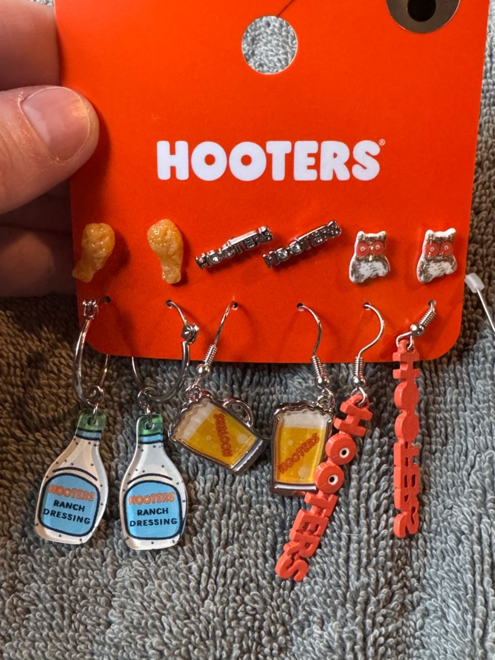 🌟 3/$20 Eligible! NWT Spencer’s Hooters 6 Pair Earring Set